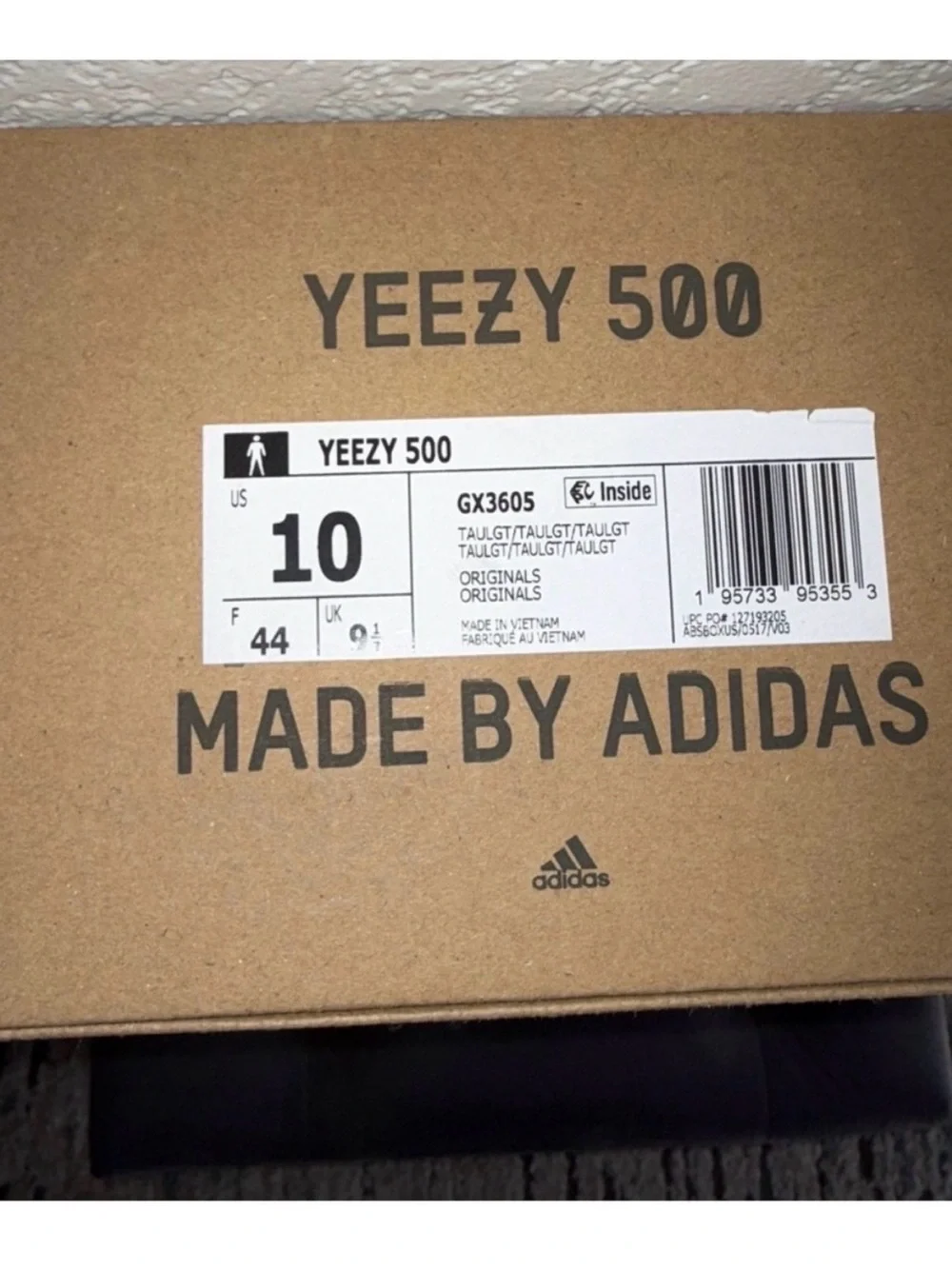 Yeezy authentic 500